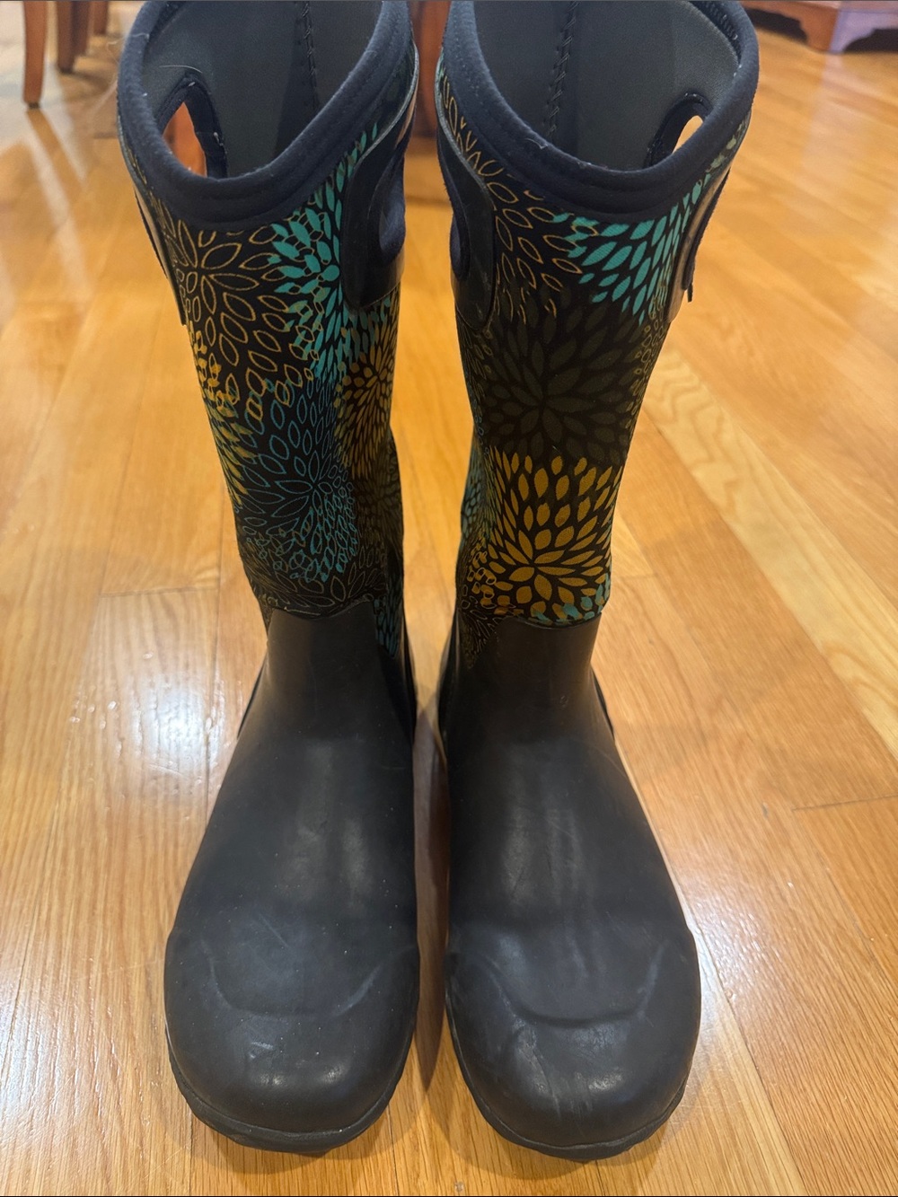 Bogs women’s north Hampton floral rain boots size 9 .